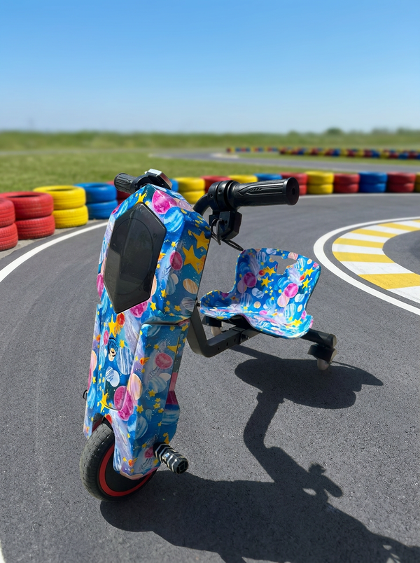 Tricicletă electrică drift Premium pentru copii, 350W + cască si echipament complet de protecție CADOU